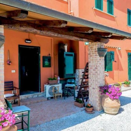 La Locanda Di Andrea Il Pescatore Bed & Breakfast Borgo Montenero Luaran gambar