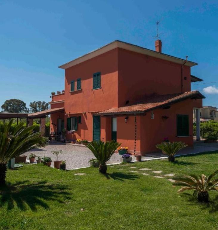 La Locanda Di Andrea Il Pescatore Bed & Breakfast Borgo Montenero Luaran gambar